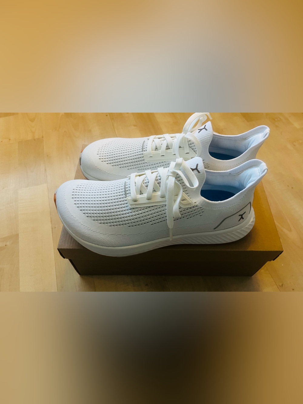 FLUX ADAPT RUNNERS men 9.5 women 11 white